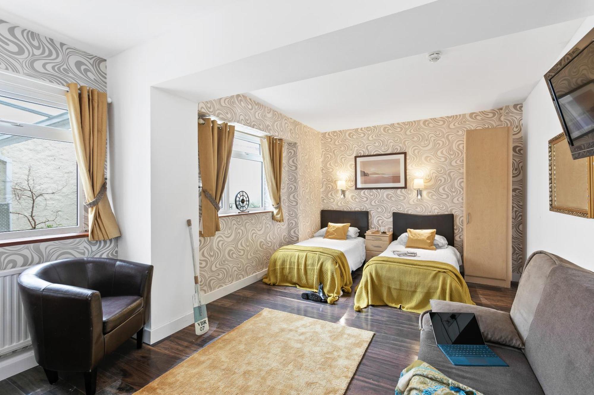 פיינטון Seaways Hotel מראה חיצוני תמונה