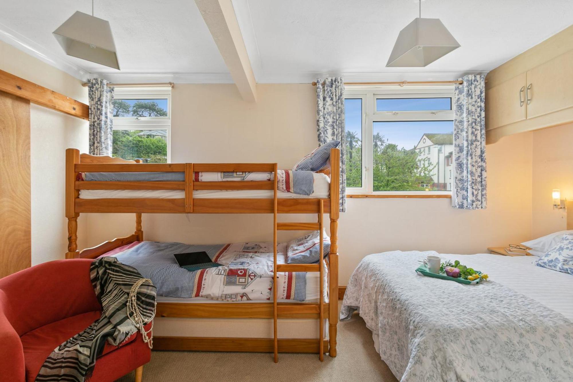 פיינטון Seaways Hotel מראה חיצוני תמונה
