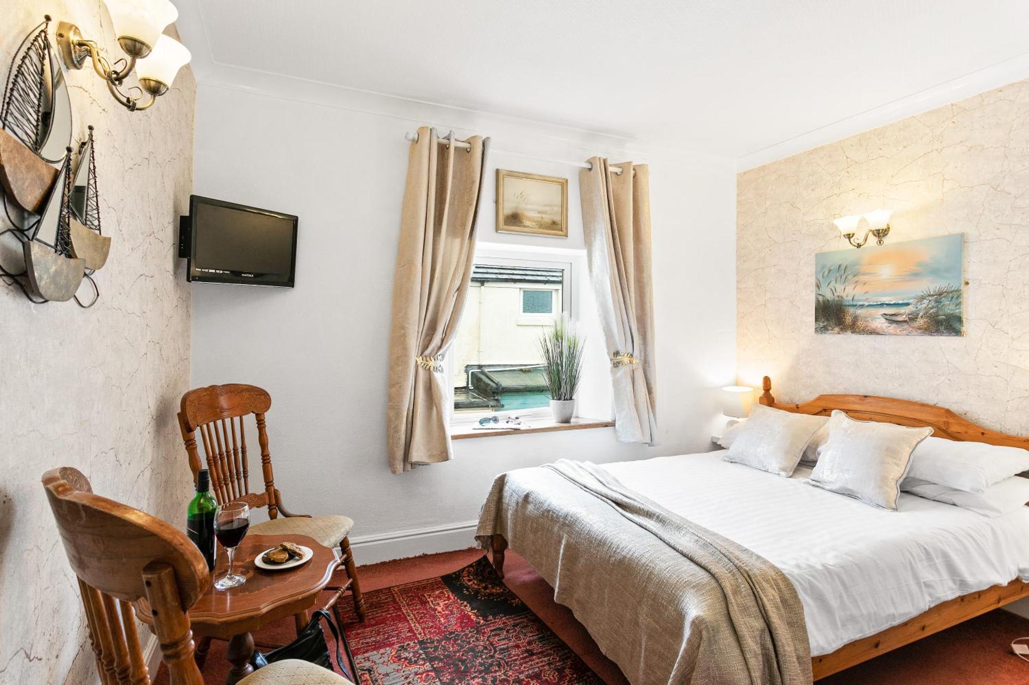פיינטון Seaways Hotel מראה חיצוני תמונה