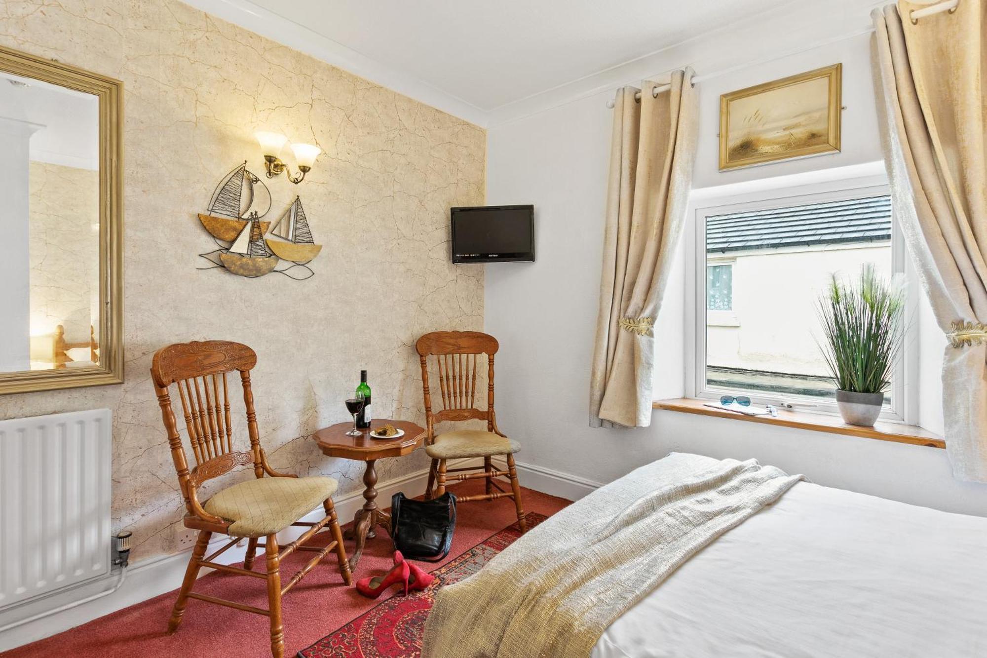 פיינטון Seaways Hotel מראה חיצוני תמונה