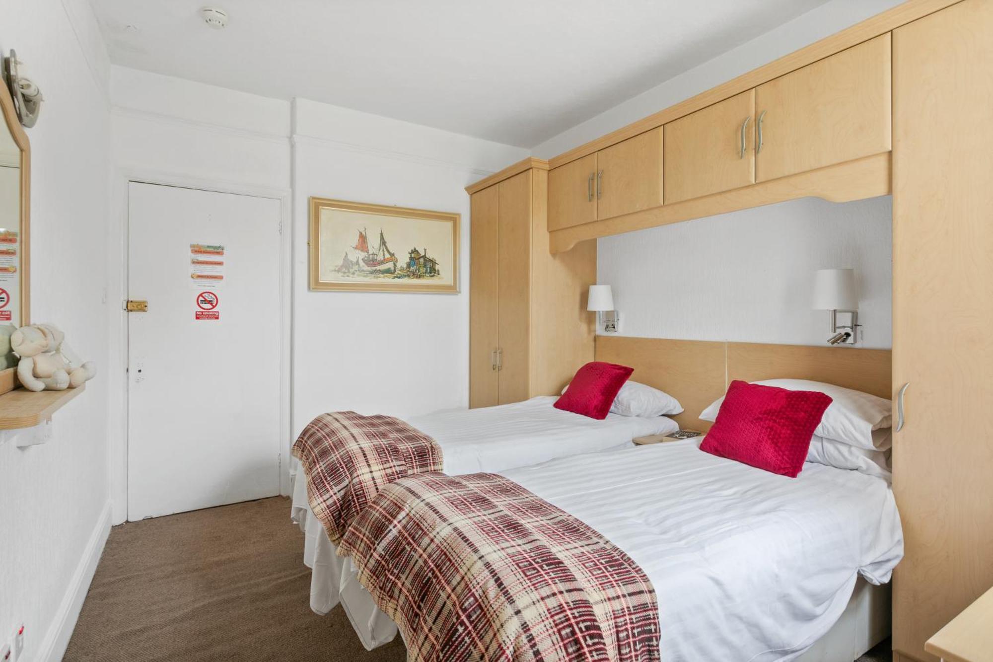 פיינטון Seaways Hotel מראה חיצוני תמונה