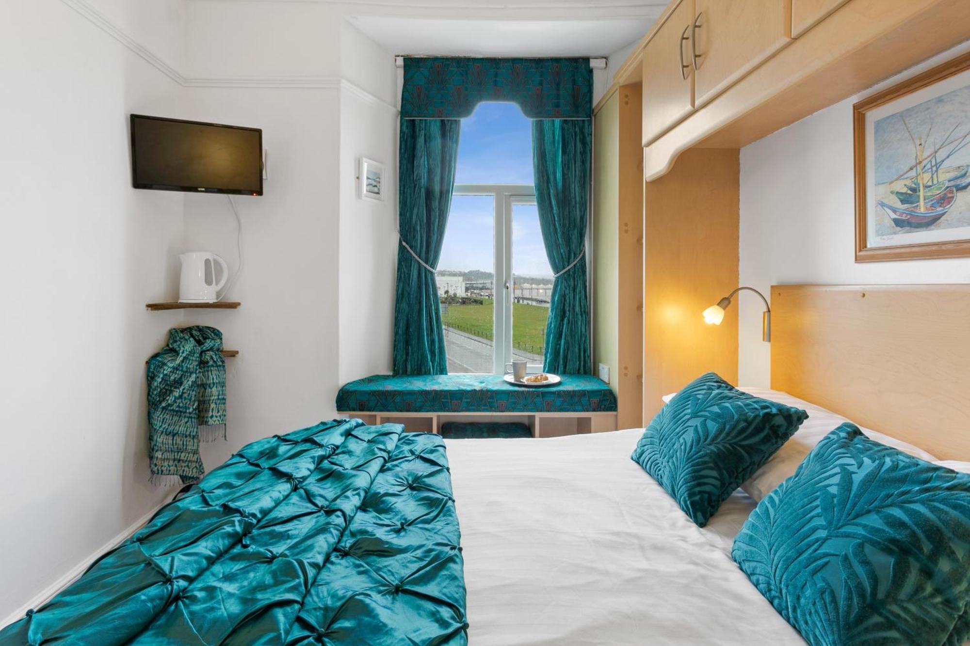 פיינטון Seaways Hotel מראה חיצוני תמונה